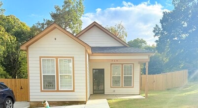 Building Photo - 719 Marsh Ave