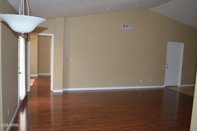 Foto del edificio - 4235 E Windmere Dr