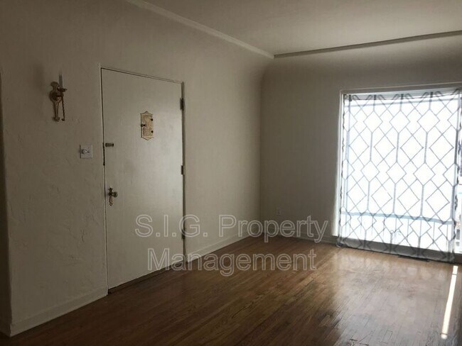 Foto del edificio - 1423 E Broadway