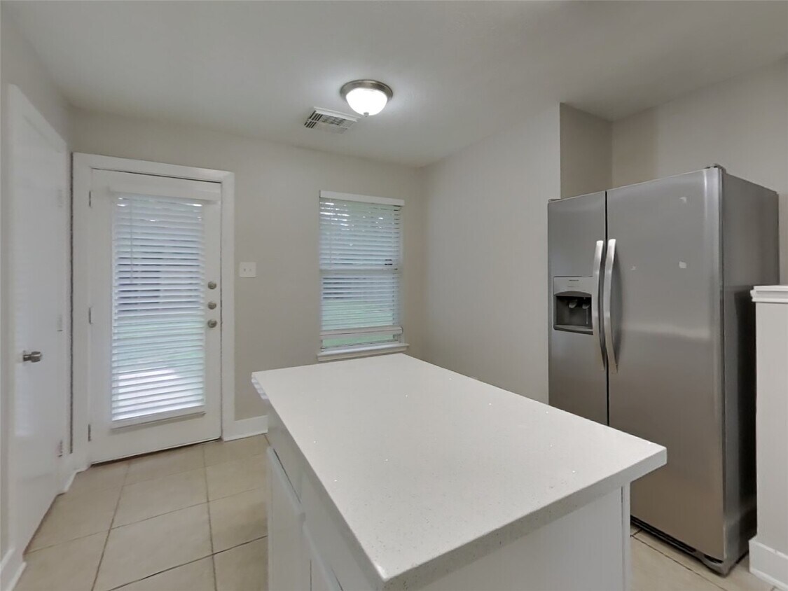 Foto del edificio - 18167 Woodsdale Ct