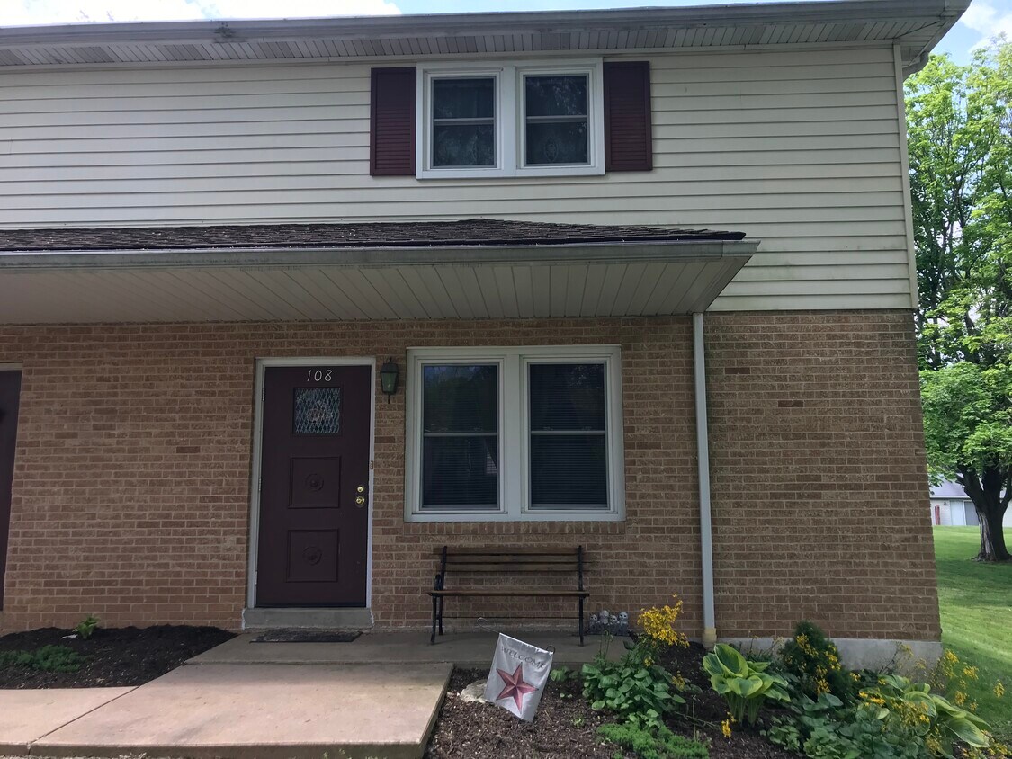 108 Oak Rd, York, PA 17402 Townhome Rentals in York PA