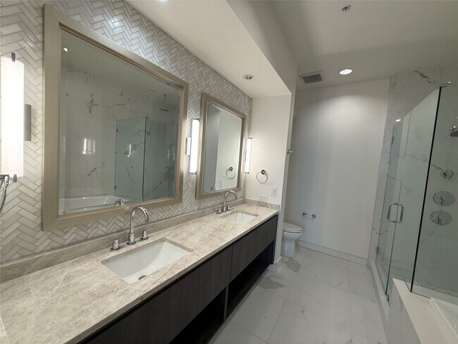 Building Photo - 2525 Turtle Creek Blvd