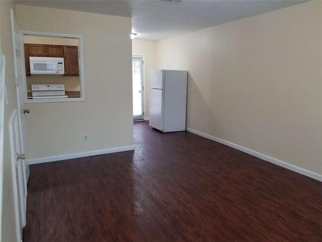 Building Photo - 100 Chalfont Dr