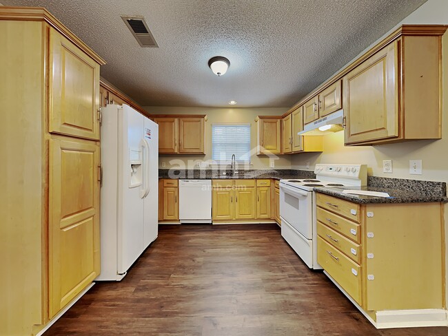 Foto del edificio - 12012 Evergreen Hollow Dr