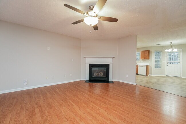 Building Photo - 126 Springbottom Dr SE