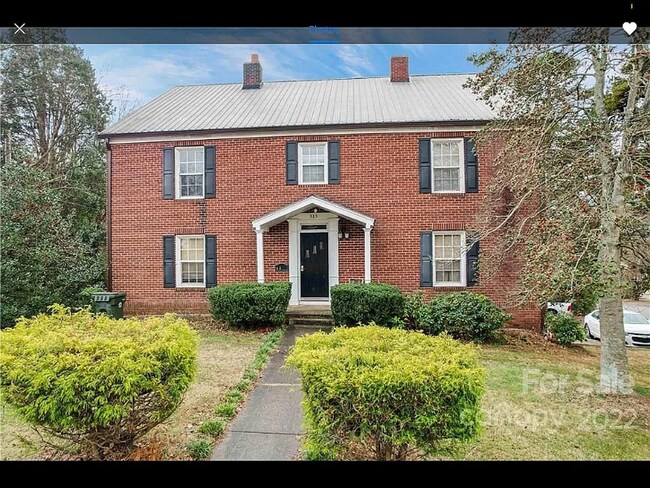 Foto del edificio - 315 Hillcrest Dr
