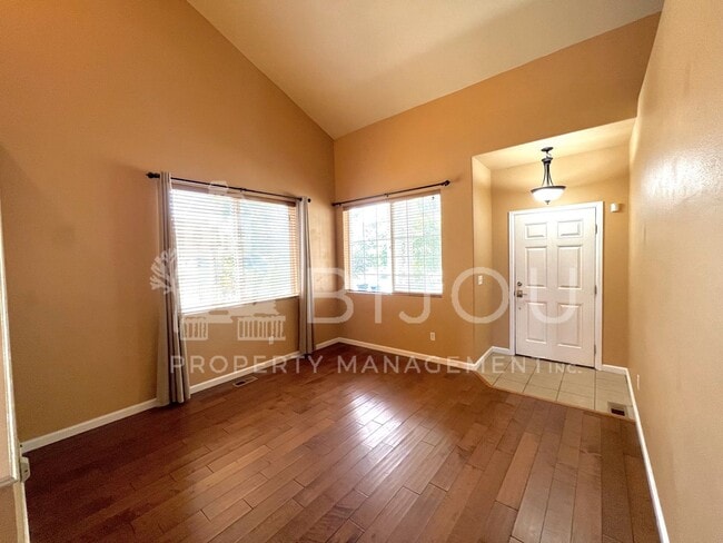Photo - 3739 Range Dr House