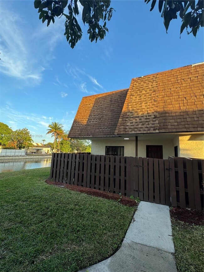 Foto del edificio - 129 San Remo Blvd