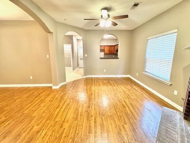Foto del edificio - Now Leasing a 4-bedroom 2.5 bath home in Cordova off of Macon and Houston Levee