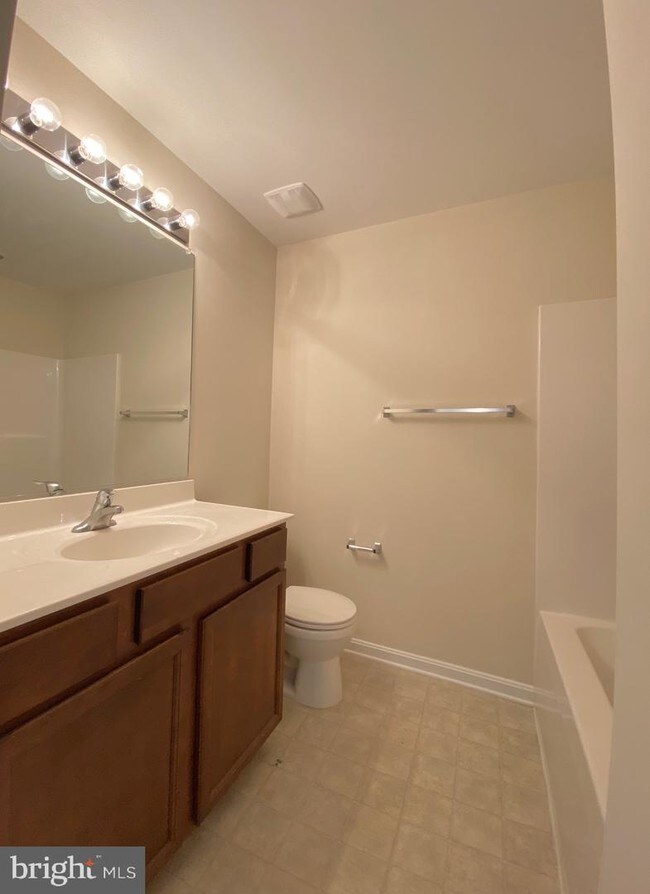 Building Photo - 10443 Westgate Ct