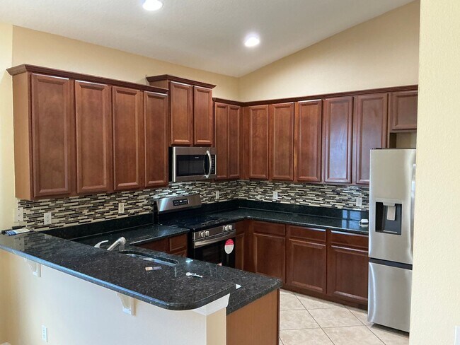 Building Photo - Florida Living at Its Best: 4 Bed, 3 Bath,...