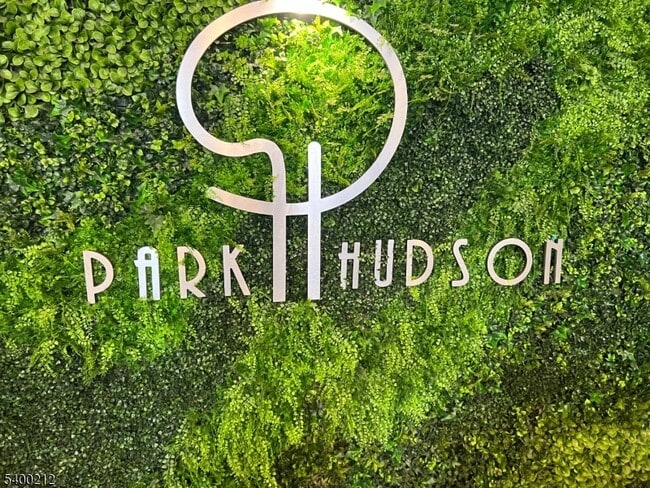 Foto del edificio - 9060 Palisade Ave