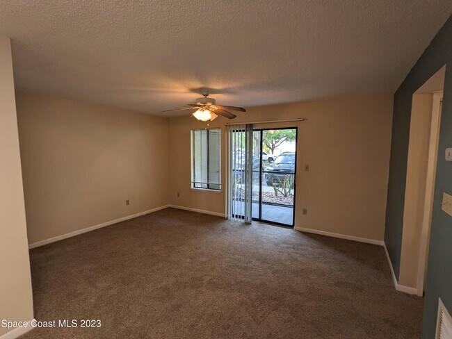 Foto del edificio - 3590 Sable Palm Ln