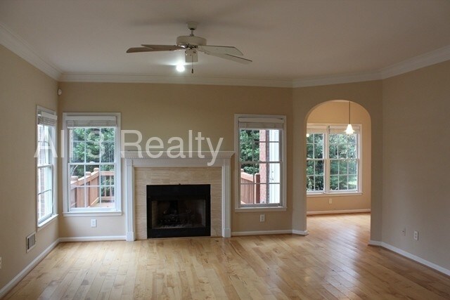 Foto del edificio - 2318 Jennas Way SE