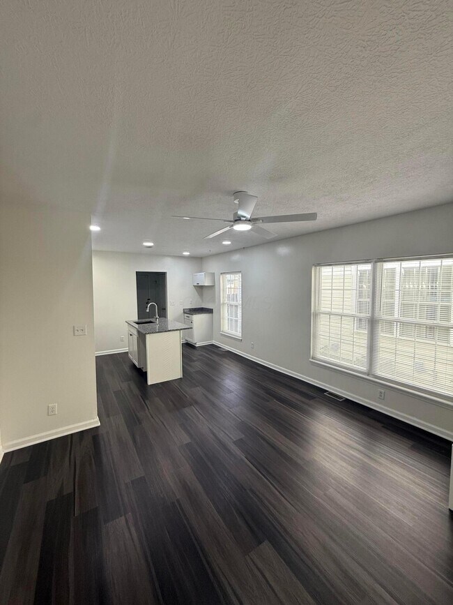 Foto del edificio - 373 Taylor Ave