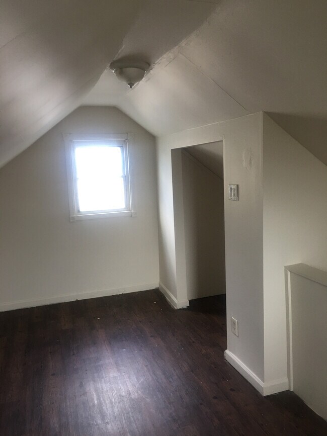 Building Photo - 751 Reinhard Ave