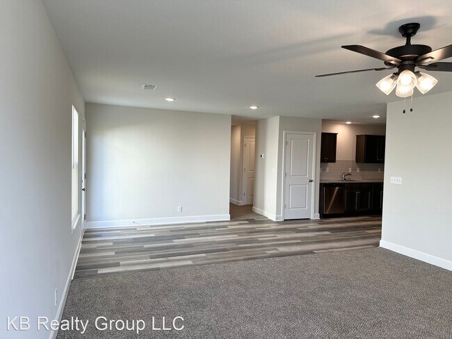 Building Photo - 3 br, 2 bath House - 309 SE Rose Garden Lane