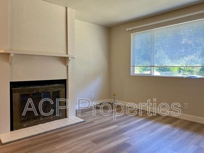 Foto del edificio - 1701 Cowgill Ave