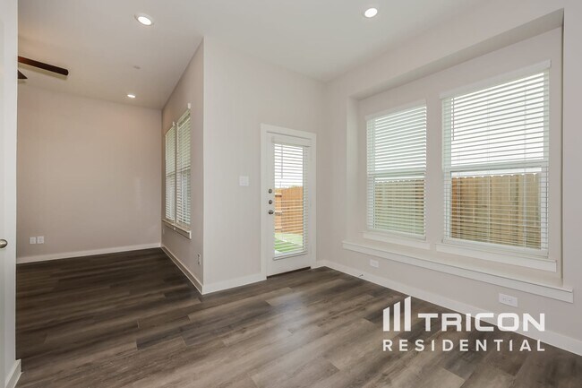 Building Photo - 210 Mansfield Ct