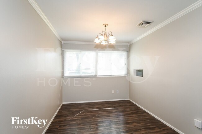 Building Photo - 440 Durwood Dr