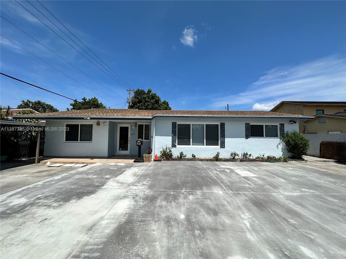 Foto principal - 5545 E 6th Ave