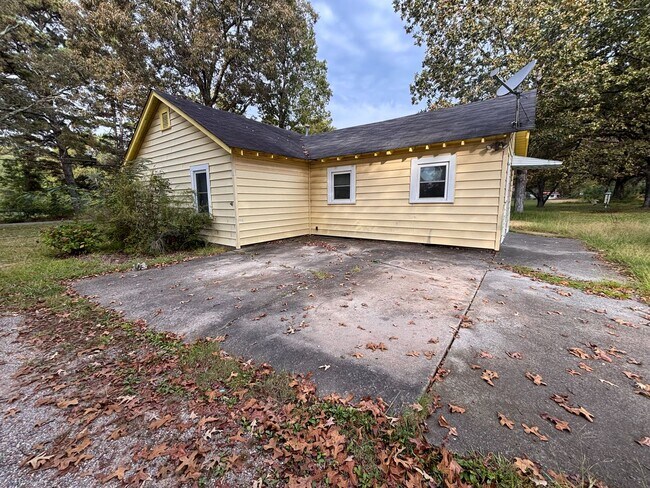 Foto del edificio - 3 Bedrooms- 2 Bathroom- House in Coosa!