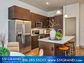 One-bedroom kitchen - 531 Grand