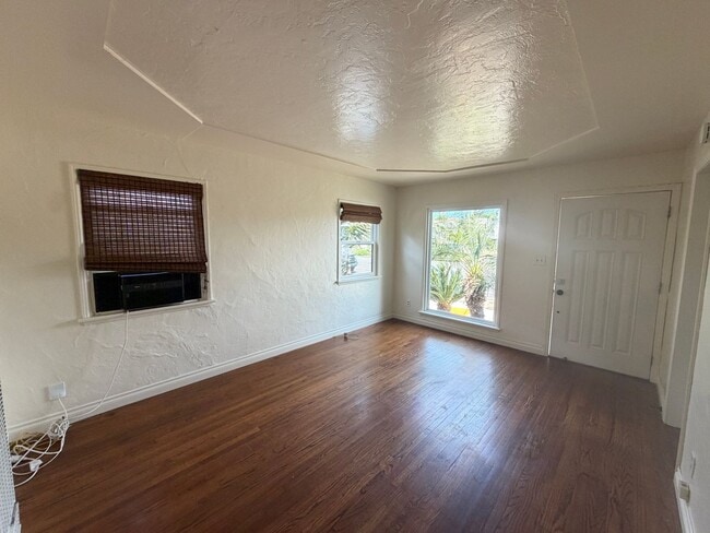 Building Photo - Beautiful Rental with Deck and Outdoor space, Near Freeways