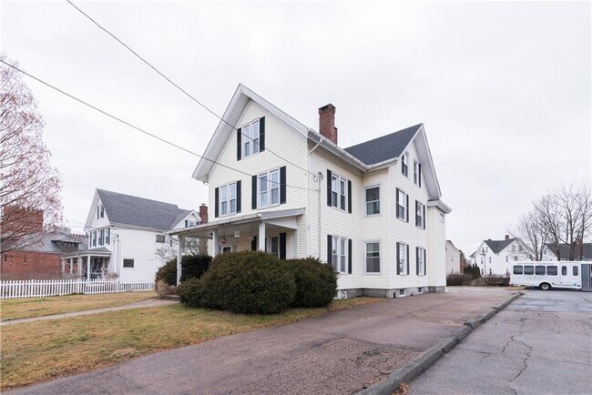 Building Photo - 16 Dixon St