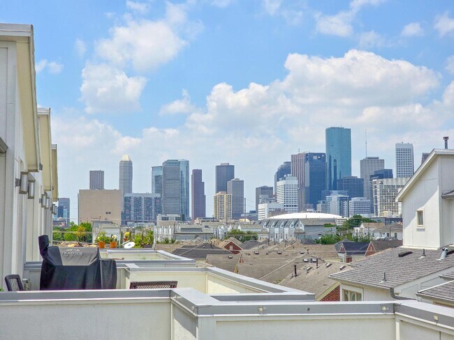 Photo - 1825 Ennis St House