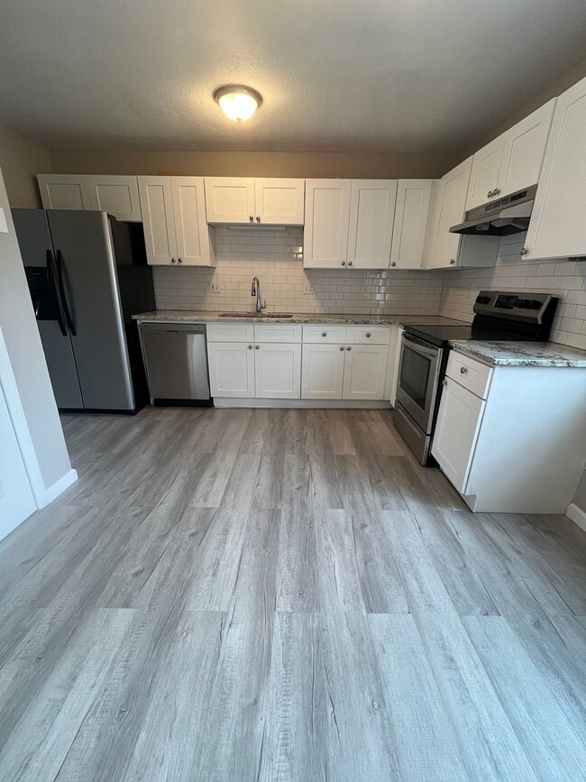 For Rent – Beautifully Remodeled 2-Bedroom... - For Rent – Beautifully Remodeled 2-Bedroom... Apartment