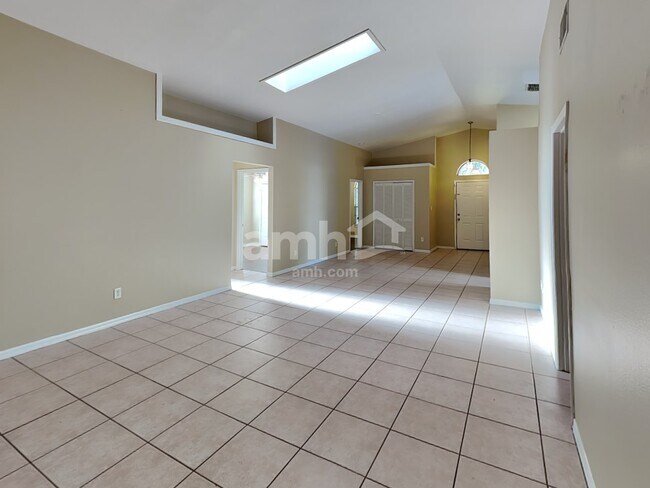 Foto del edificio - 5804 Wayt Ct