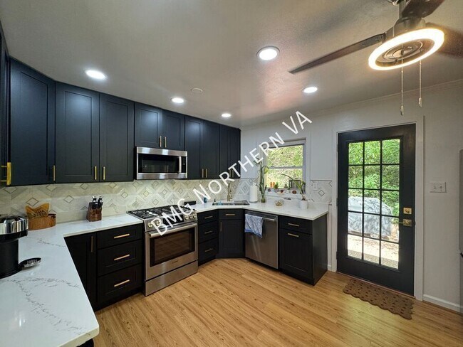 Foto del edificio - 6413 Berkshire Dr