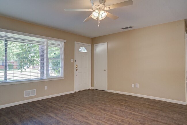 Foto del edificio - Pre-Leasing for fall 2024 - Great 3 Bedroo...