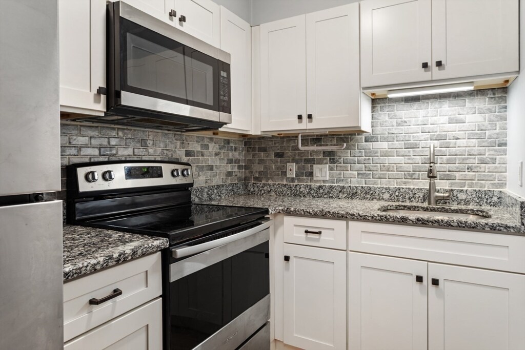 11 Riverside Ave Unit 11, Danvers, MA 01923 Condo for Rent in Danvers