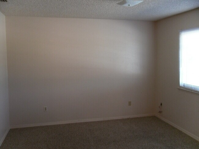 Foto del edificio - CONDO READY FOR MOVE IN!