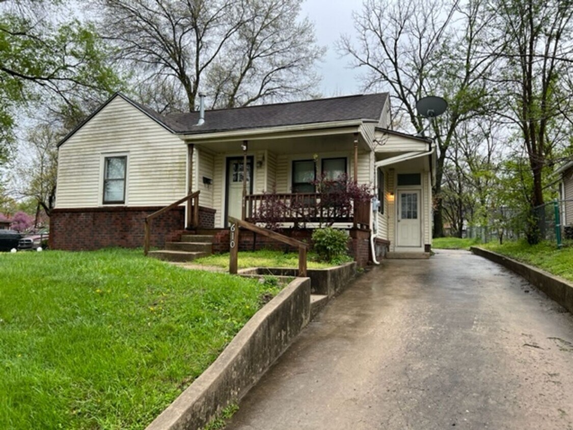 Primary Photo - 610 Grover St