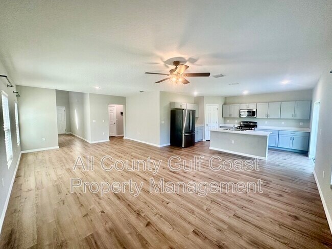 Building Photo - 12832 Oak Hill Way