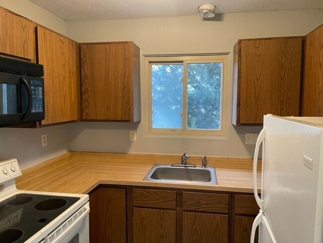 Foto del edificio - 902 Hartwell Dr