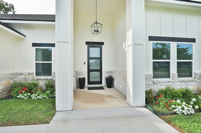 Building Photo - 322 S Amherst Dr