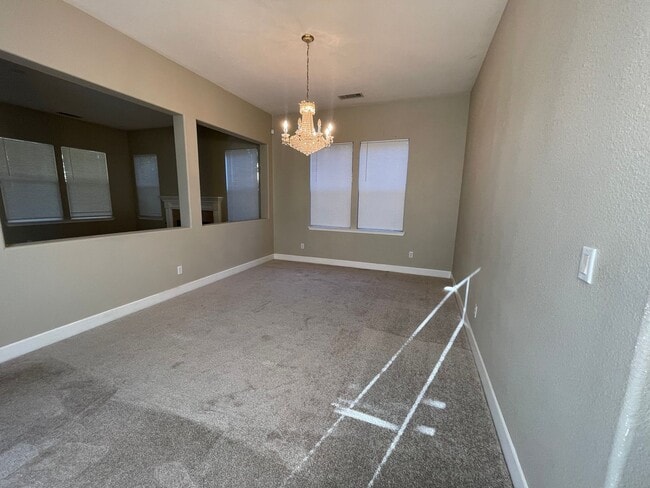 Building Photo - STUNNING SPACIOUS 5 BEDROOM HOME IN CONCOR...