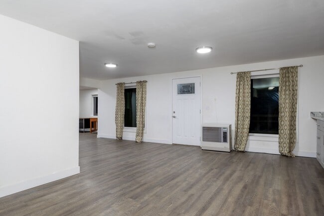 Foto del edificio - Beautiful 2 Bedroom, 1 Bath, 3 Car Garage Home with 5 Acres off CHSPR