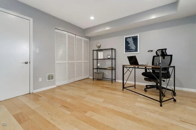 Building Photo - 1540 N Greenview Ave