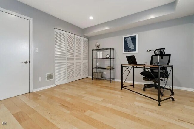 Foto del edificio - 1540 N Greenview Ave
