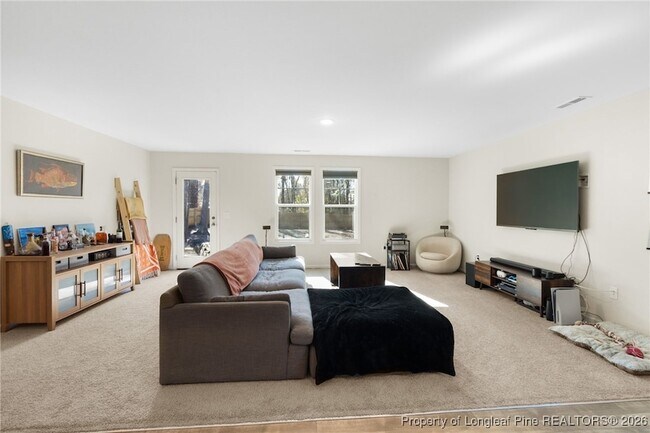 Foto del edificio - 302 Post Ave