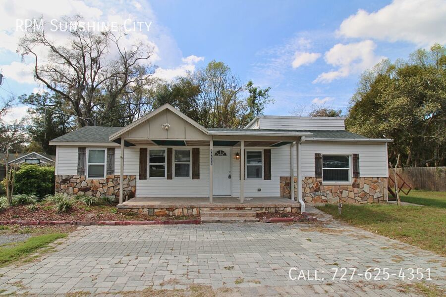 Primary Photo - Charming 2 Bed, 2 Bath Home with Large Fen...