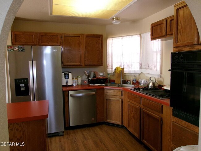 Foto del edificio - 3454 Broken Arrow Dr