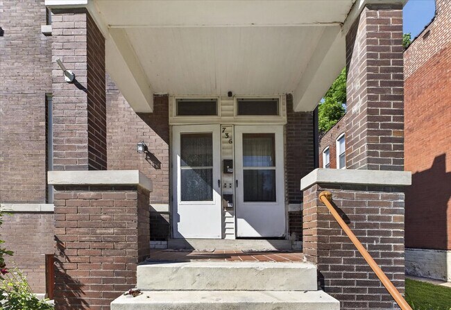 Foto del edificio - 736 Dover Pl
