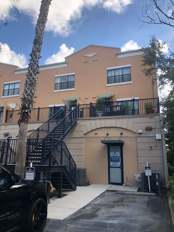 Foto del edificio - 3744 Avalon Park E Blvd