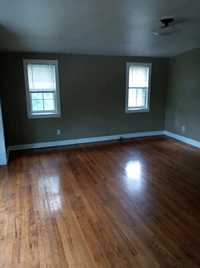 Building Photo - 118 College Pl